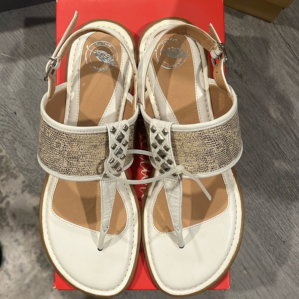 Nurture women’s sandals size 10